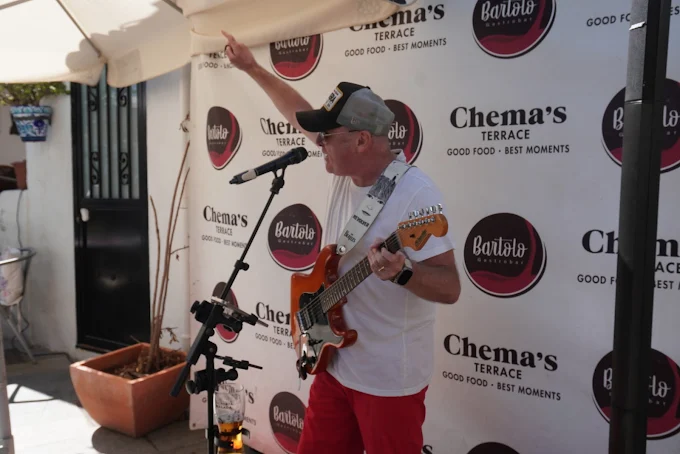 Música en directo en la terraza de Bartolo Gastrobar
